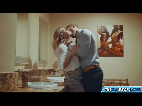 ❤️ Cando unha loura tetona seduce nun baño público Porno bonito en % gl.pornokey.ru % ❌️❤
